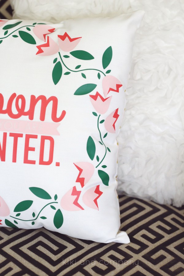 Make your own pillow at kiki and company. Love this vinyl!