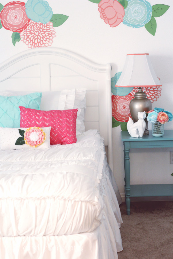 Girl's Room Makeover. LOVE this Beddy's Bedding! Cute.
