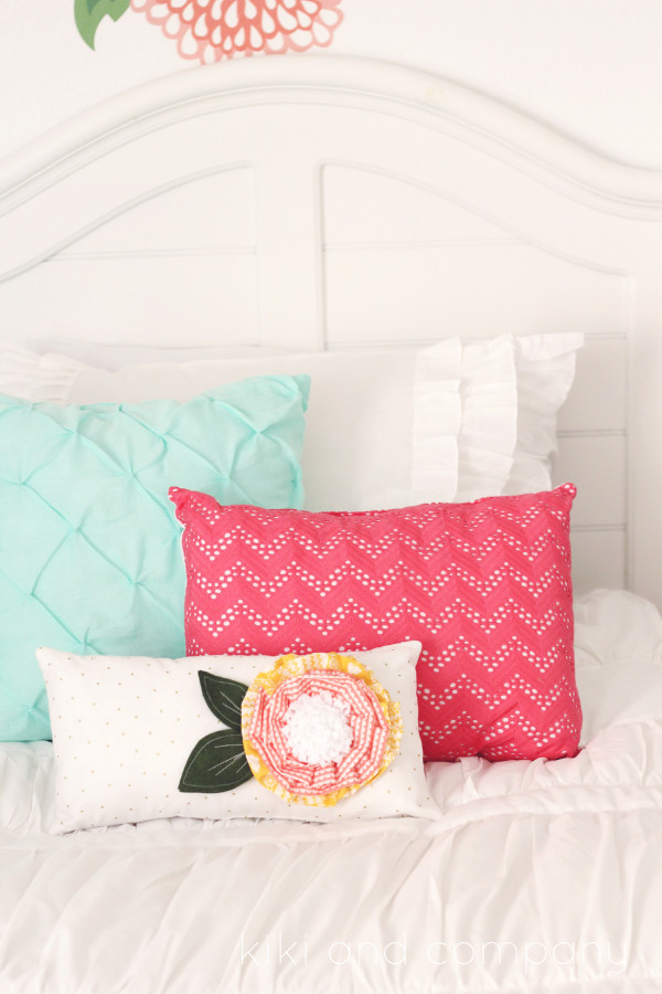 Girl's Room Makeover. LOVE this Beddy's Bedding! Look at those pillows.