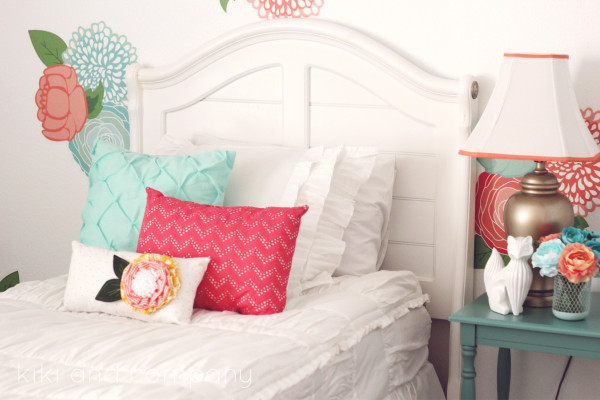 Girl's Room Makeover. LOVE this Beddy's Bedding! Such a cute room.