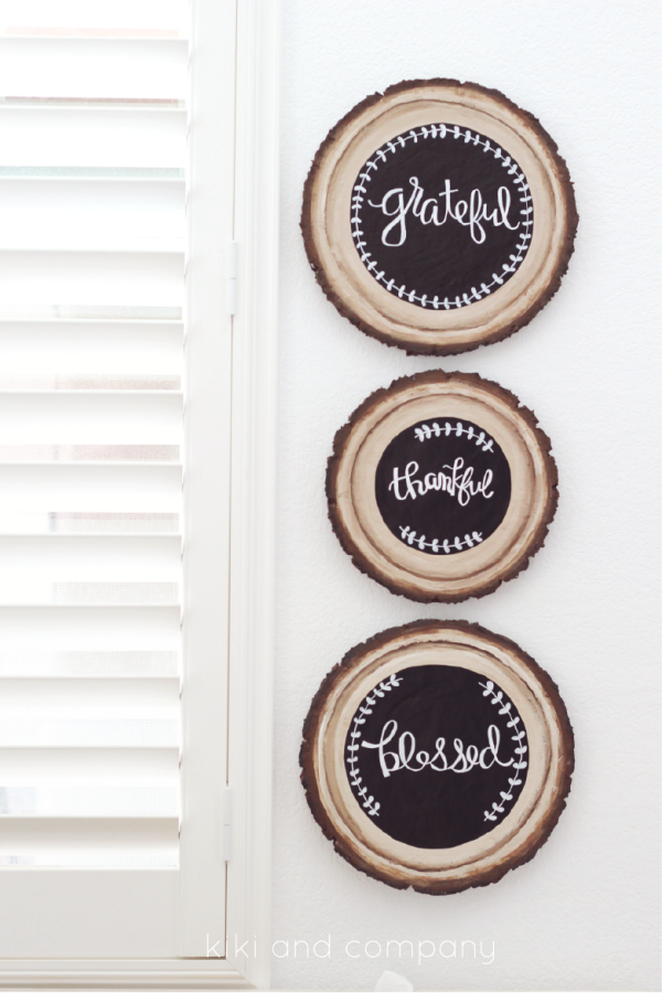 DIY Wood Slice Chalkboard Sign. LOVE these so much.