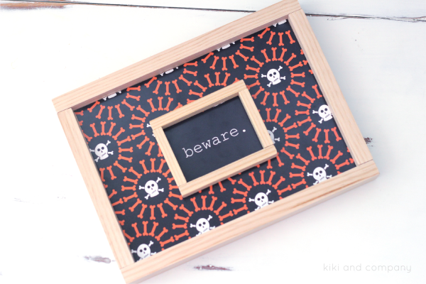 Free Printable Halloween Signs from kiki and company. LOVE it.