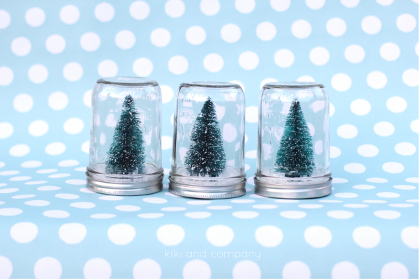 Handmade Christmas Gift Ideas - Loving this adorable DIY Snow Globe Tutorial and the tag printable. Perfect for Christmas Gifts or to decorate for the holidays. PIN IT NOW and make it later! 